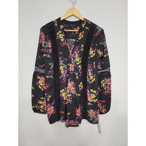 Signature Studio‎ Women's Blouse Size Small Black Floral Cutout Sleeve NWT